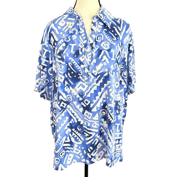 Cathy Daniels Blue and White Abstract short sleeve three button V-neck top Top - Picture 1 of 6